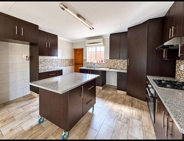 3 BEDROOM PROPERTY TO RENT IN GLEN MARAIS